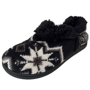 MUK LUKS • Women’s Black & White Winter Snowflake Slippers